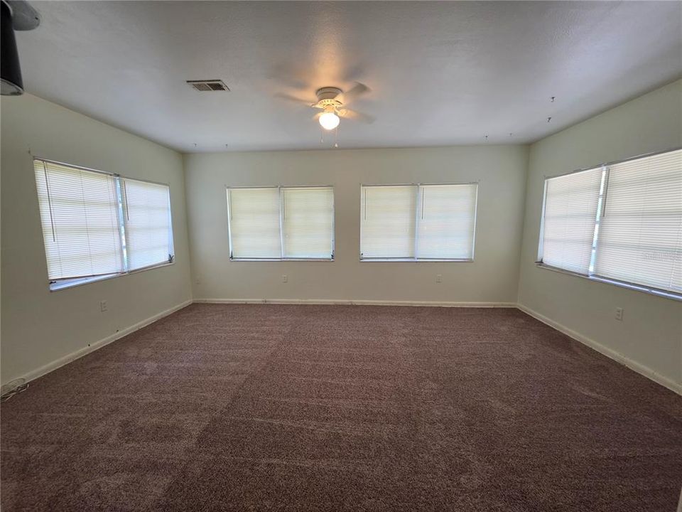 For Rent: $1,950 (3 beds, 2 baths, 1476 Square Feet)