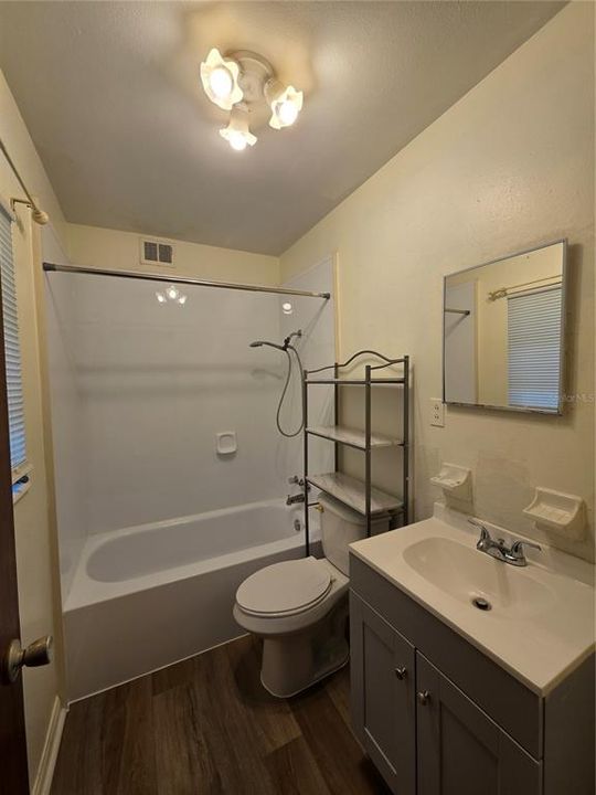 For Rent: $1,950 (3 beds, 2 baths, 1476 Square Feet)