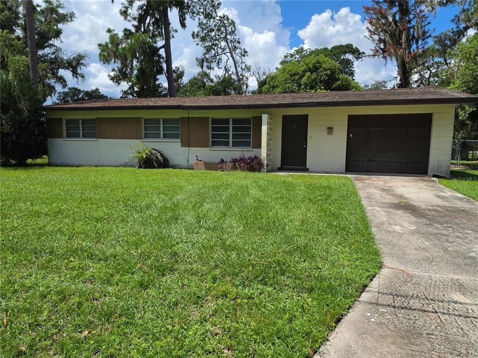 For Rent: $1,950 (3 beds, 2 baths, 1476 Square Feet)