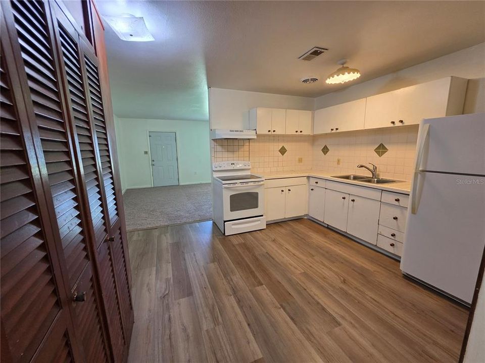 For Rent: $1,950 (3 beds, 2 baths, 1476 Square Feet)