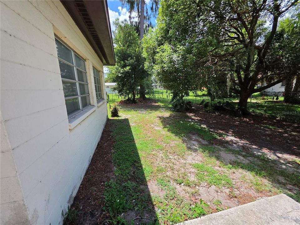 For Rent: $1,950 (3 beds, 2 baths, 1476 Square Feet)