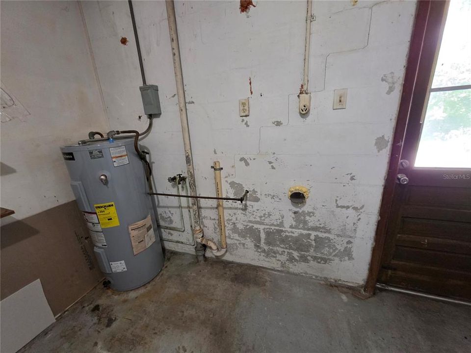 For Rent: $1,950 (3 beds, 2 baths, 1476 Square Feet)