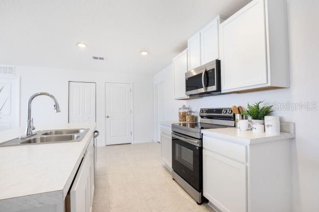 For Sale: $314,900 (4 beds, 2 baths, 2025 Square Feet)
