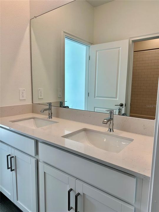 For Rent: $2,800 (4 beds, 3 baths, 2084 Square Feet)
