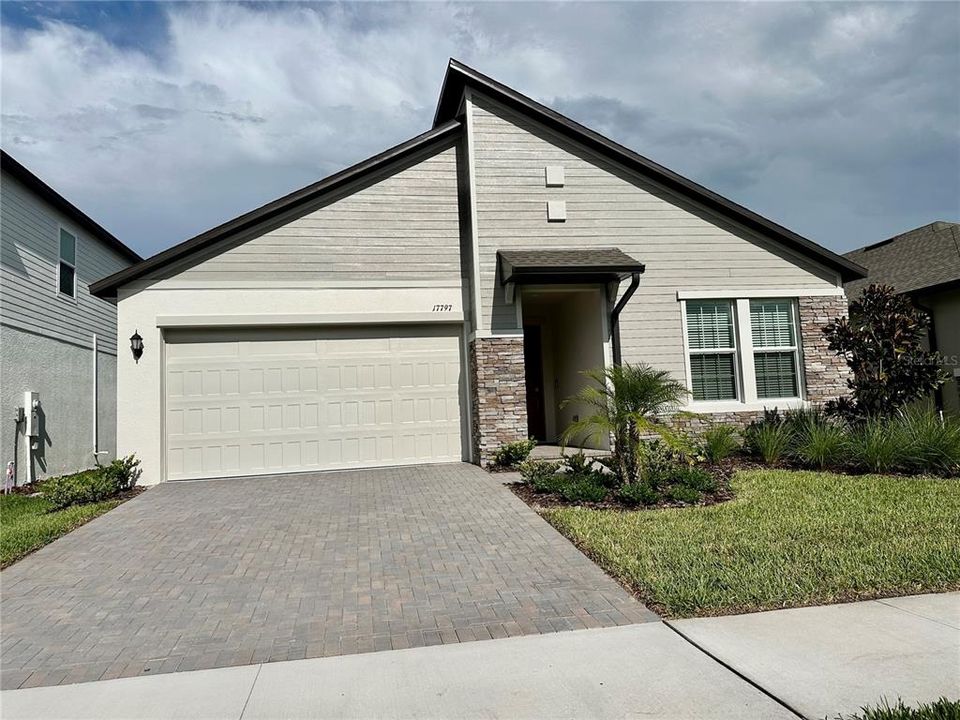 For Rent: $2,800 (4 beds, 3 baths, 2084 Square Feet)