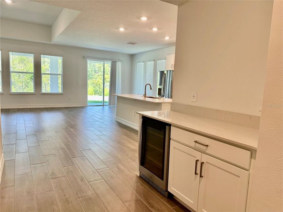For Rent: $2,800 (4 beds, 3 baths, 2084 Square Feet)
