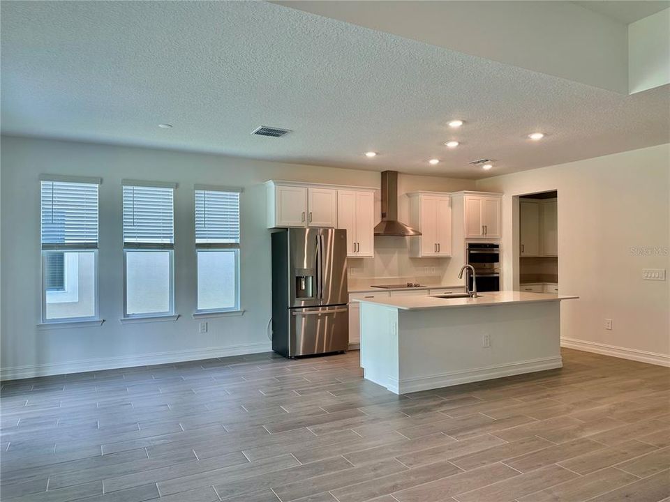 For Rent: $2,800 (4 beds, 3 baths, 2084 Square Feet)