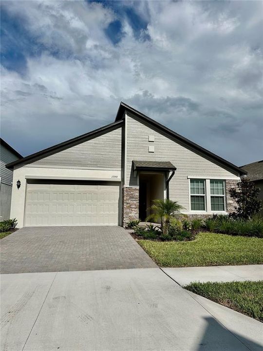 For Rent: $2,800 (4 beds, 3 baths, 2084 Square Feet)