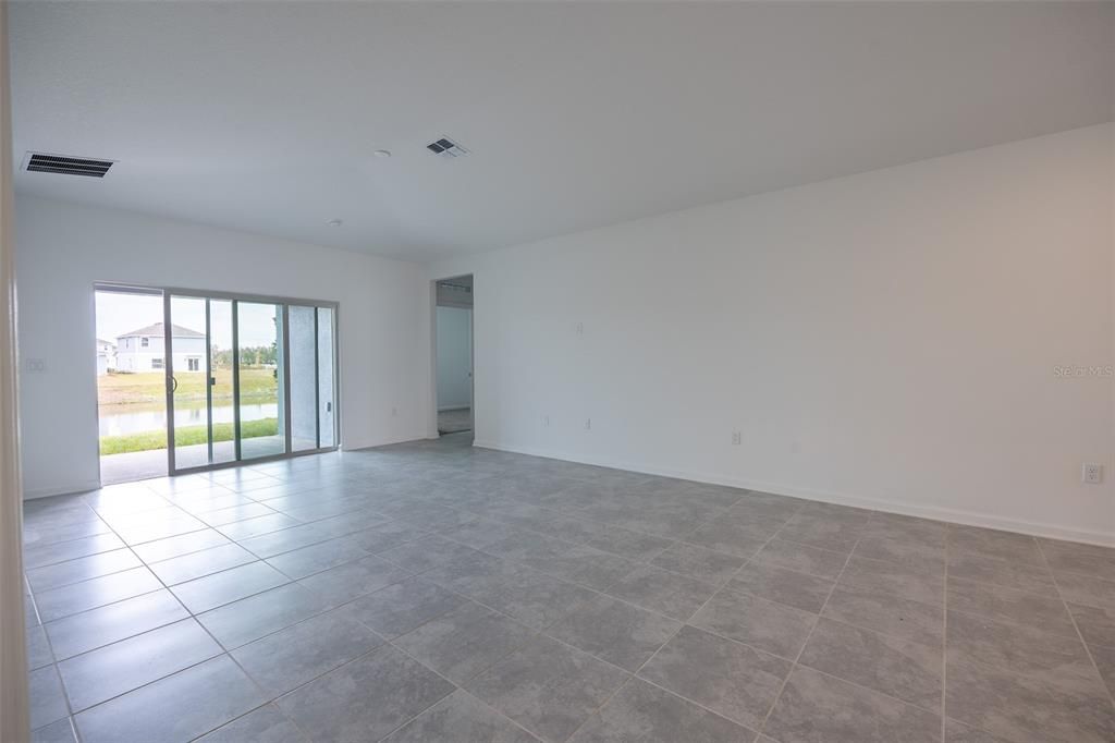 En Renta: $2,450 (4 camas, 3 baños, 2109 Pies cuadrados)