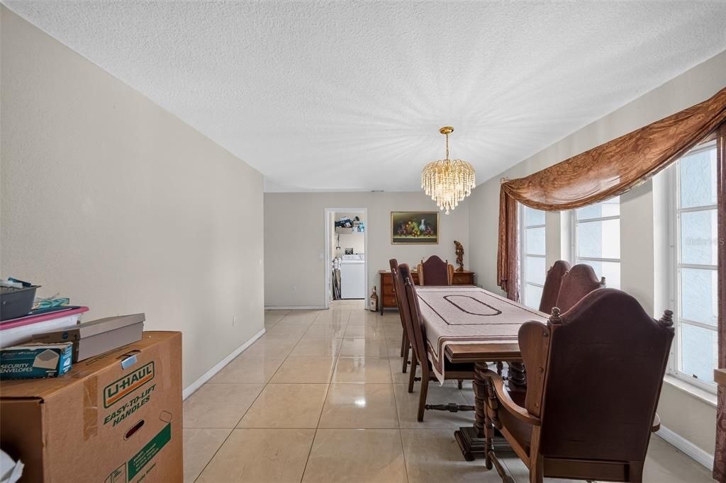 En Venta: $610,000 (4 camas, 3 baños, 2284 Pies cuadrados)