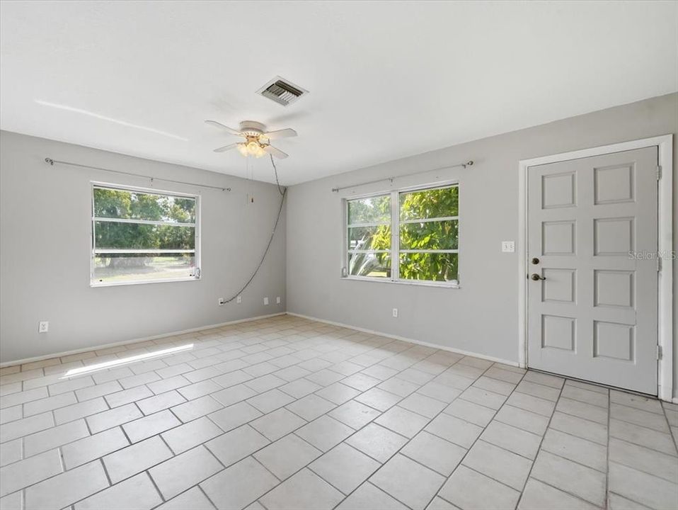 En Venta: $289,500 (3 camas, 2 baños, 1664 Pies cuadrados)