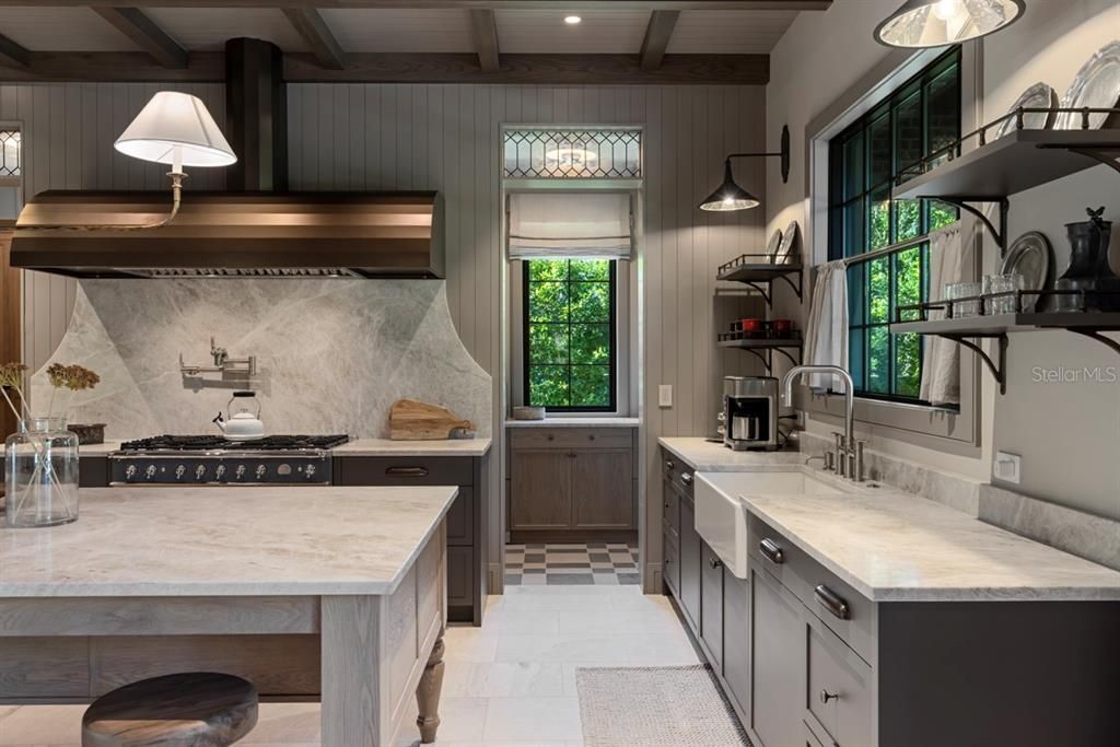 En Venta: $4,400,000 (4 camas, 5 baños, 3720 Pies cuadrados)