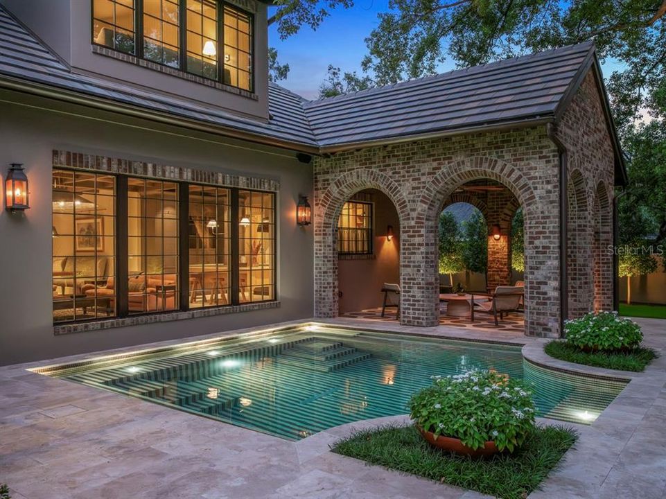 En Venta: $4,400,000 (4 camas, 5 baños, 3720 Pies cuadrados)