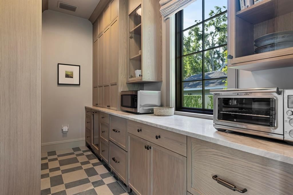 En Venta: $4,400,000 (4 camas, 5 baños, 3720 Pies cuadrados)