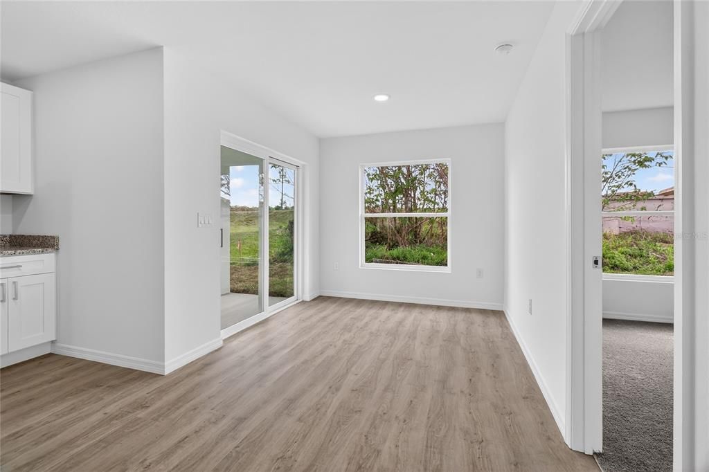 На продажу: $259,999 (3 спален, 2 ванн, 1250 Квадратных фут)