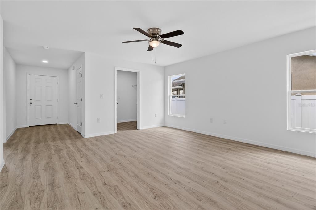 На продажу: $259,999 (3 спален, 2 ванн, 1250 Квадратных фут)