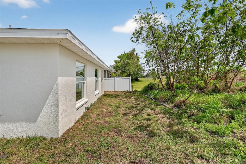 На продажу: $259,999 (3 спален, 2 ванн, 1250 Квадратных фут)