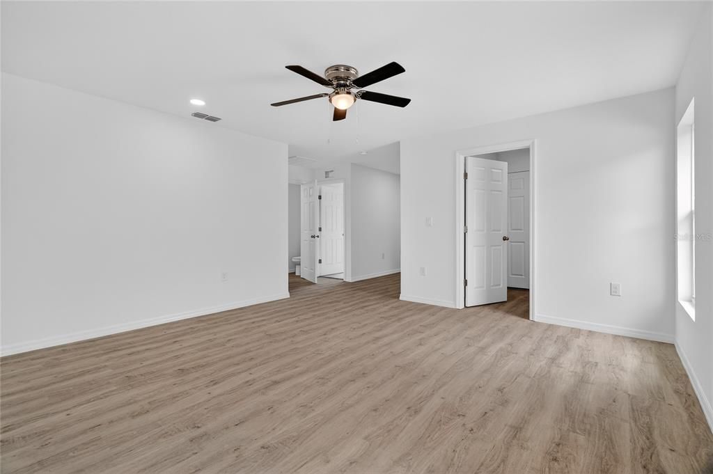 На продажу: $259,999 (3 спален, 2 ванн, 1250 Квадратных фут)