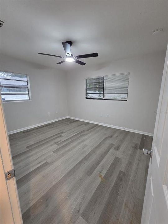 For Sale: $489,000 (2 beds, 1 baths, 864 Square Feet)