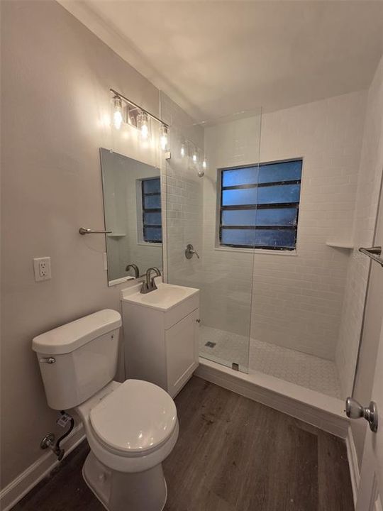 For Sale: $489,000 (2 beds, 1 baths, 864 Square Feet)