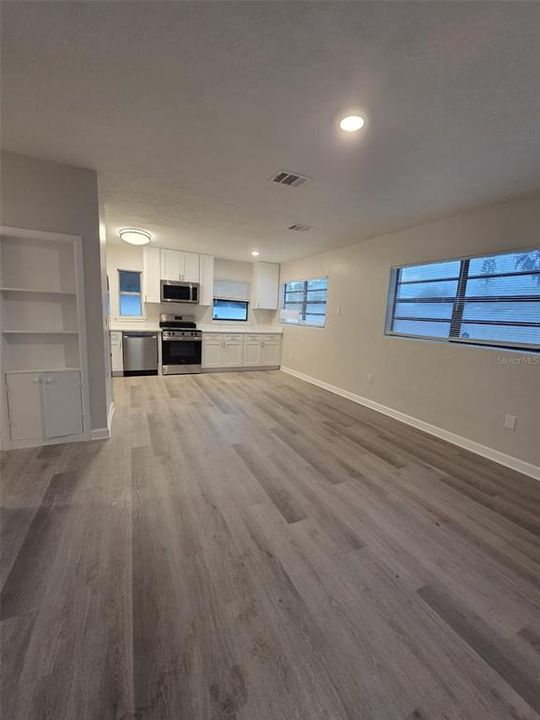 For Sale: $489,000 (2 beds, 1 baths, 864 Square Feet)