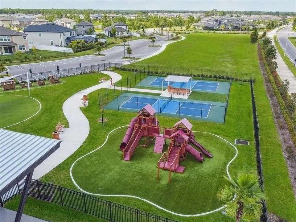 En Venta: $518,400 (4 camas, 3 baños, 2411 Pies cuadrados)