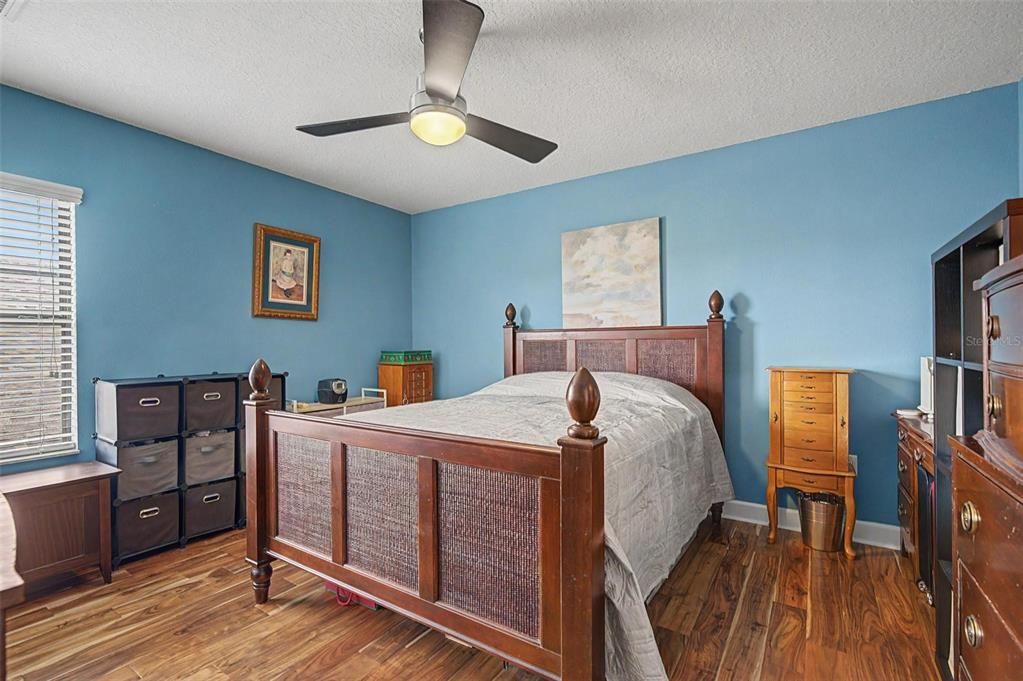 En Venta: $659,000 (4 camas, 2 baños, 3232 Pies cuadrados)