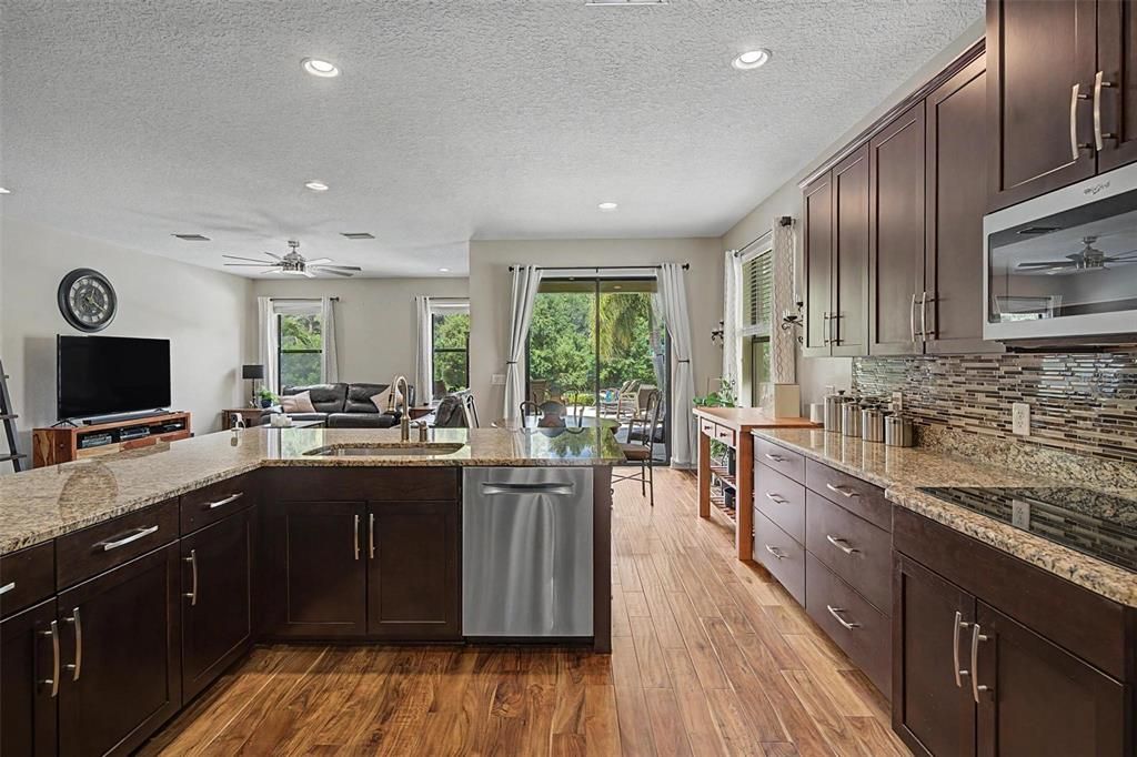 En Venta: $659,000 (4 camas, 2 baños, 3232 Pies cuadrados)