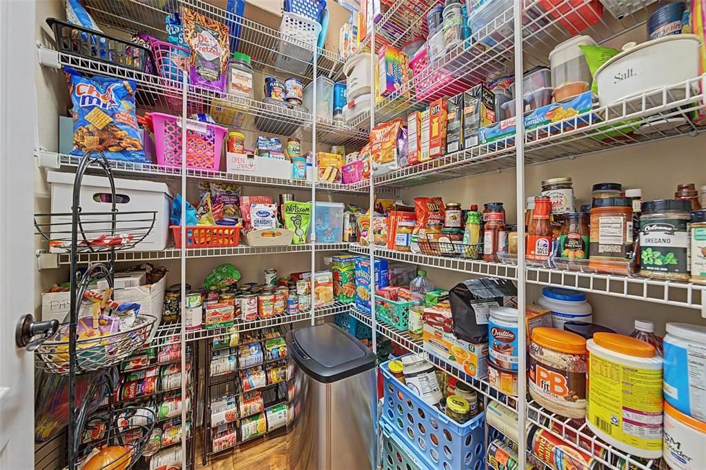 En Venta: $659,000 (4 camas, 2 baños, 3232 Pies cuadrados)
