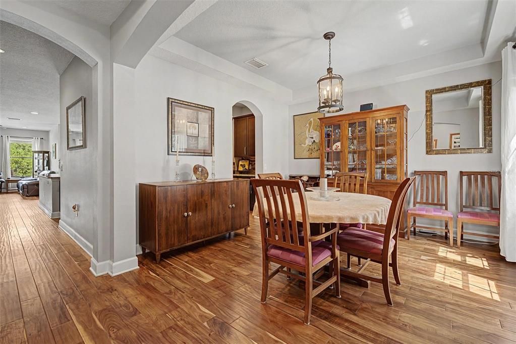 En Venta: $659,000 (4 camas, 2 baños, 3232 Pies cuadrados)