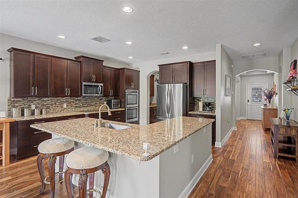 En Venta: $659,000 (4 camas, 2 baños, 3232 Pies cuadrados)