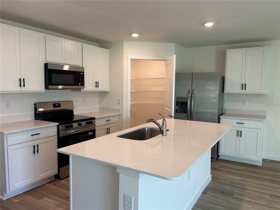 For Rent: $1,800 (3 beds, 2 baths, 1328 Square Feet)