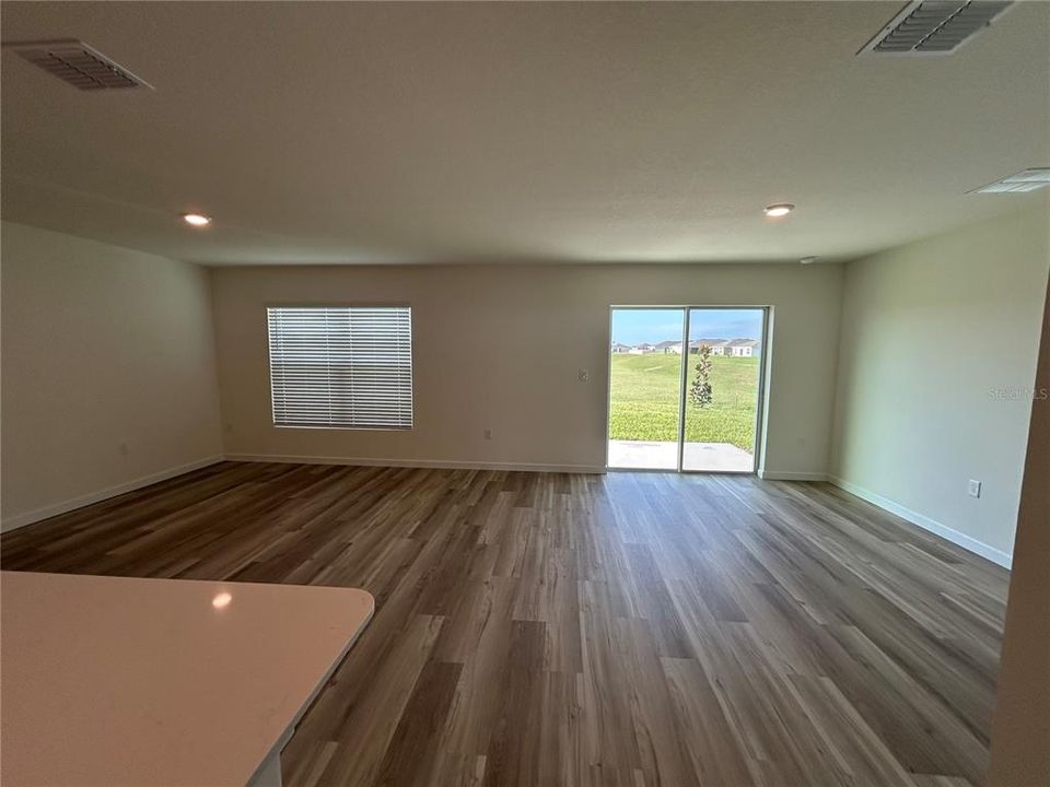 For Rent: $1,800 (3 beds, 2 baths, 1328 Square Feet)