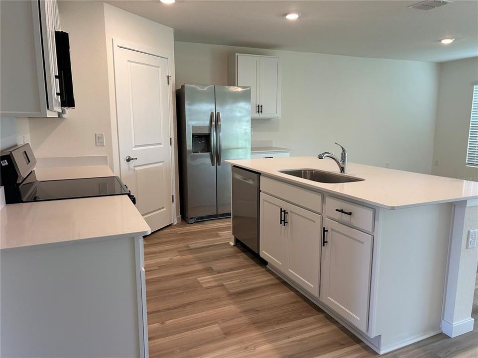 For Rent: $1,800 (3 beds, 2 baths, 1328 Square Feet)
