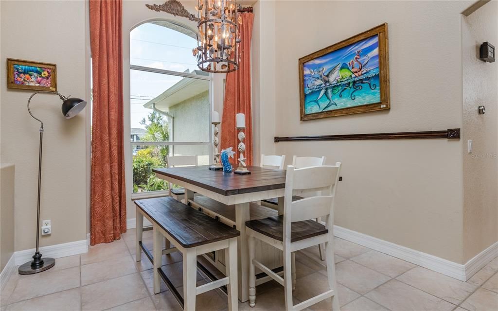 En Venta: $799,900 (3 camas, 2 baños, 2311 Pies cuadrados)