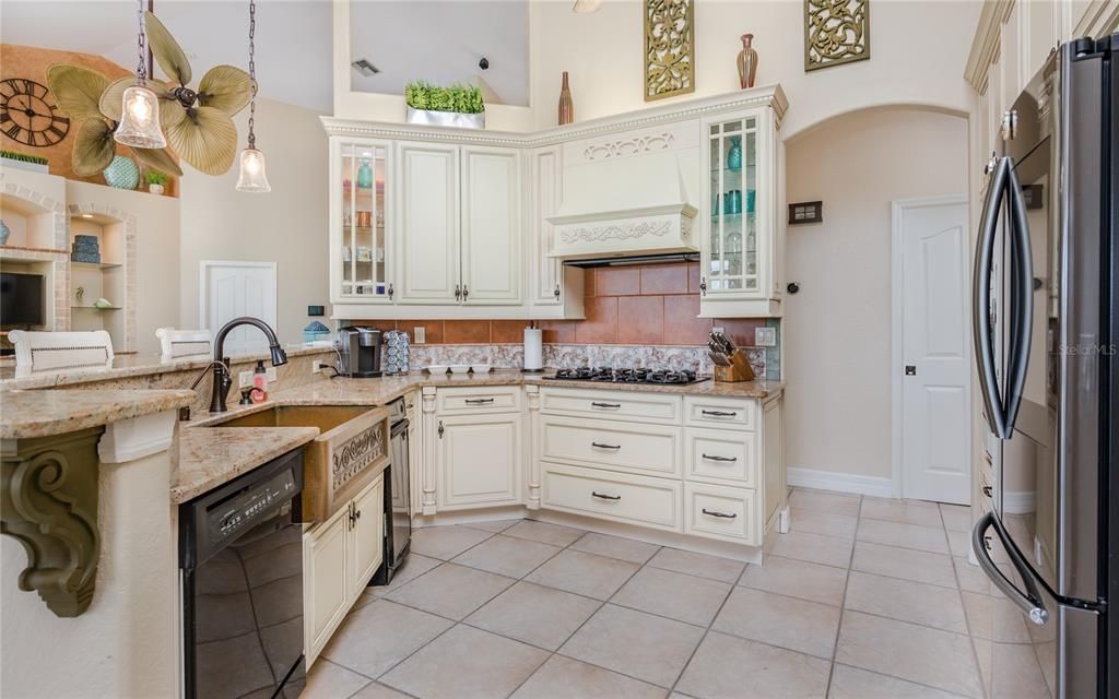 En Venta: $799,900 (3 camas, 2 baños, 2311 Pies cuadrados)