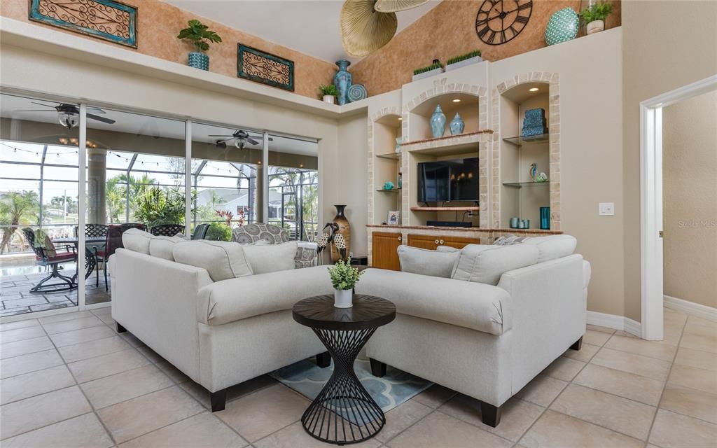 En Venta: $799,900 (3 camas, 2 baños, 2311 Pies cuadrados)