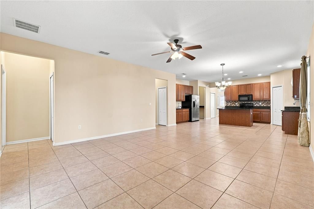 For Sale: $344,900 (4 beds, 2 baths, 2000 Square Feet)