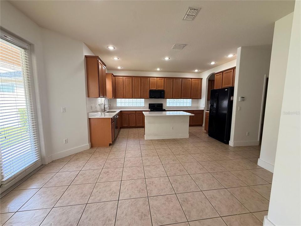 For Sale: $610,000 (4 beds, 2 baths, 2618 Square Feet)