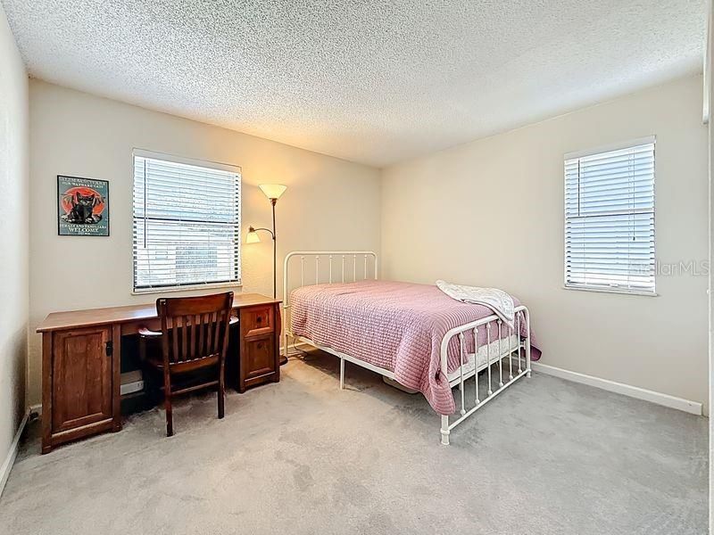 For Sale: $159,000 (2 beds, 2 baths, 901 Square Feet)