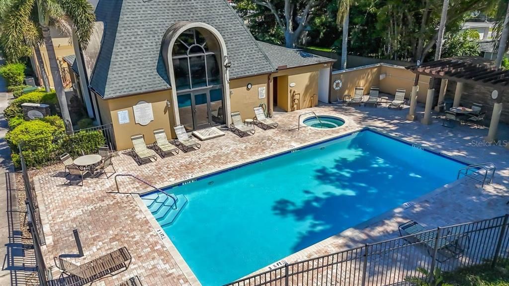 For Sale: $159,000 (2 beds, 2 baths, 901 Square Feet)