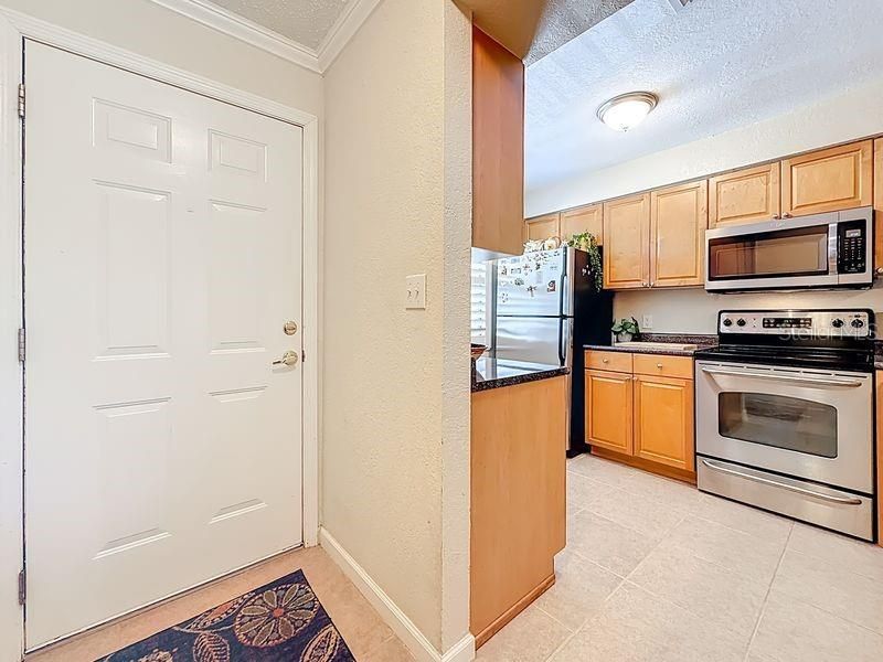 For Sale: $159,000 (2 beds, 2 baths, 901 Square Feet)