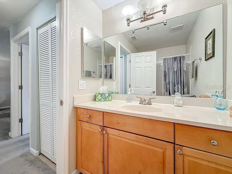 For Sale: $159,000 (2 beds, 2 baths, 901 Square Feet)