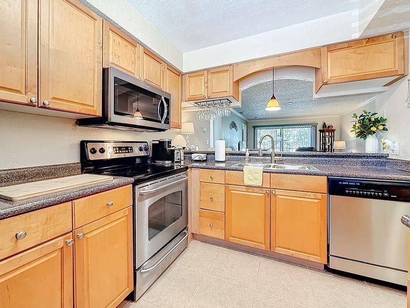 For Sale: $159,000 (2 beds, 2 baths, 901 Square Feet)