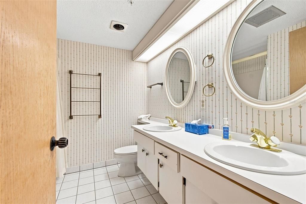 En Venta: $469,000 (2 camas, 2 baños, 1660 Pies cuadrados)