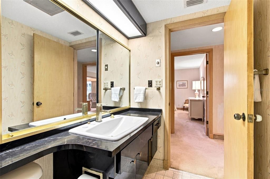 En Venta: $469,000 (2 camas, 2 baños, 1660 Pies cuadrados)