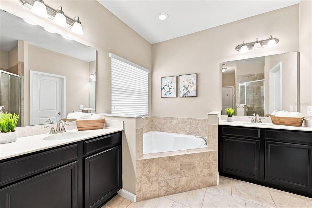 For Sale: $600,000 (5 beds, 4 baths, 3206 Square Feet)