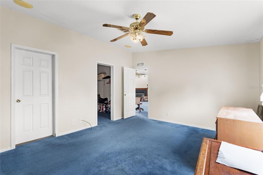 For Rent: $1,600 (3 beds, 2 baths, 1710 Square Feet)