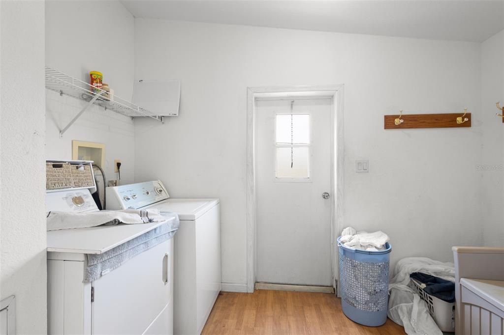 For Rent: $1,600 (3 beds, 2 baths, 1710 Square Feet)