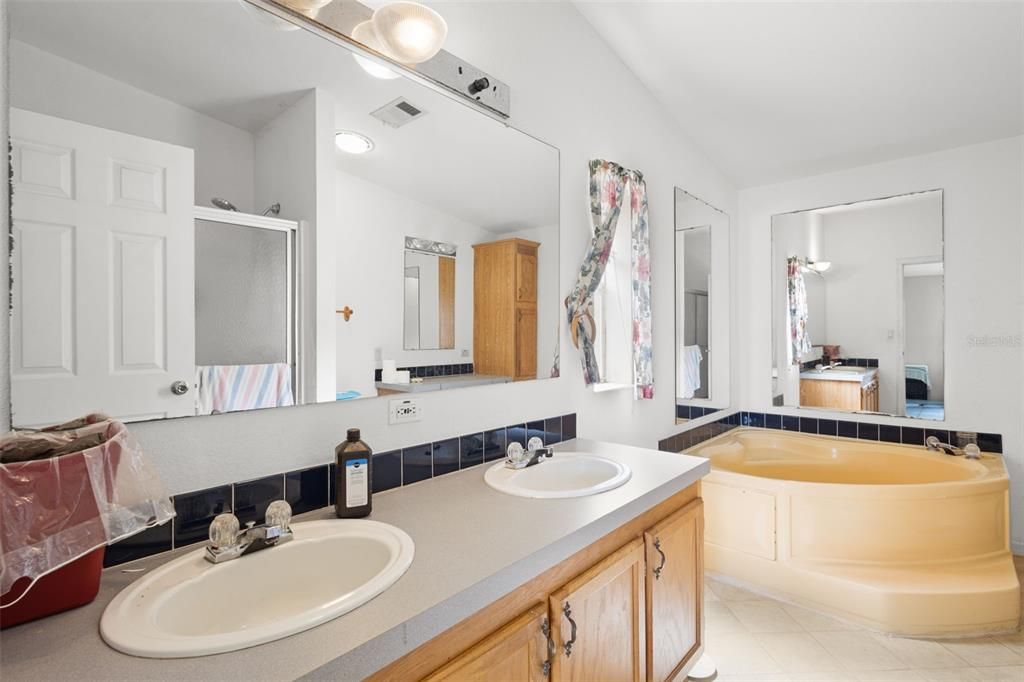 For Rent: $1,600 (3 beds, 2 baths, 1710 Square Feet)